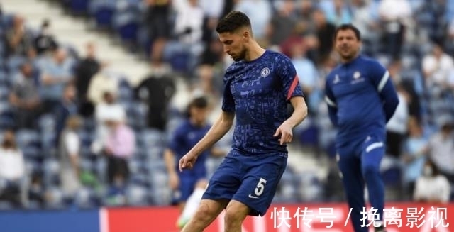 |金球给他就是笑话!身为中场核心,没进攻、没防守,只会传安全球