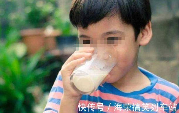 身高|双胞胎弟弟长期吃钙片,哥哥天天喝牛奶,3年后兄弟俩身高差距大