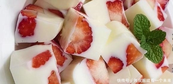 气温回暖了,这款甜品我家最近常吃,无需烤箱,熬一熬放凉就能吃