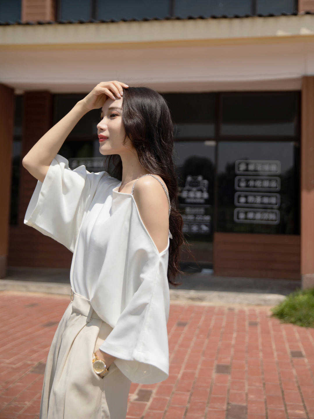 优雅|穿来穿去,还是“阔腿裤”舒适日常,搭配白色上衣,优雅又精致