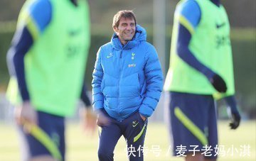 戴维斯|上半场五个进球,下半场三张红牌!孔蒂领军首战,险胜维特斯!