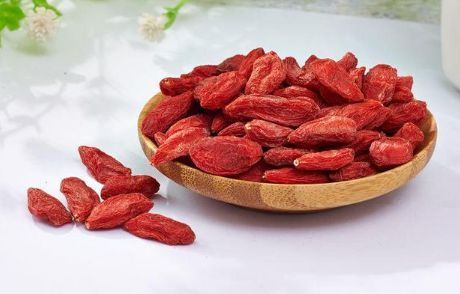 血压|枸杞和此物一起泡，每天一杯，血压降了，视力越来越好，皮肤细腻