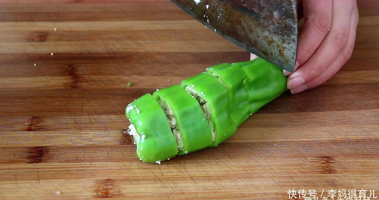 肉末|大厨教你做豆腐肉末青椒段,香辣可口,超级下饭,特别好吃