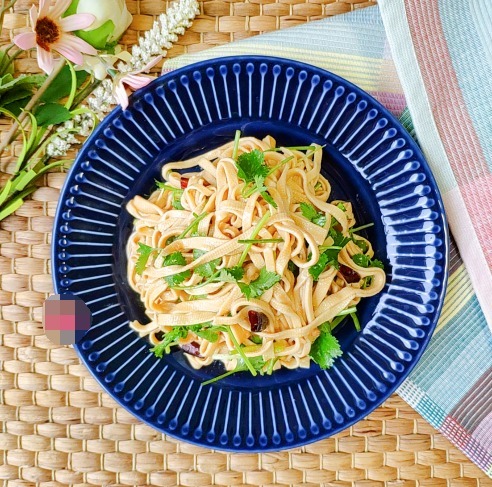 发硬|拌干豆腐丝,干豆腐直接焯水就外行了,没做这1步,难怪口感发硬