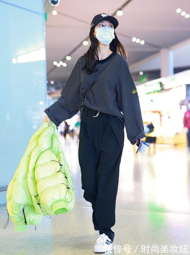 长靴 Angelababy也太瘦了吧!穿紧身牛仔裤满是皱褶,长靴也塞不满