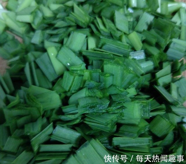 韭菜鸡蛋面条，劲道爽滑，两碗不够吃