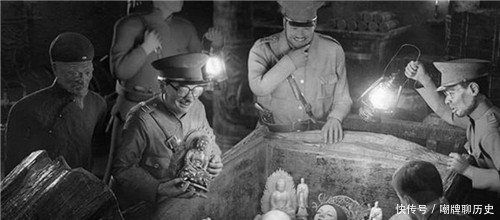 乾隆皇帝|孙殿英盗乾隆墓时,为何要把他的牙齿全部敲掉?真相让人愤怒