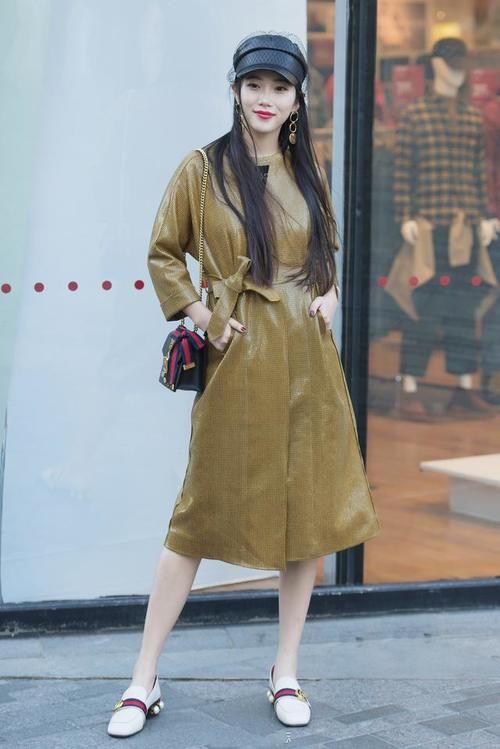 换季穿搭我选风衣，今年风衣就要光腿穿，挡风遮肉显气场