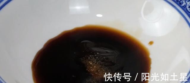 香菇炖豆腐越炖越香,出锅满屋飘香,好吃又下饭,比吃肉还过瘾!