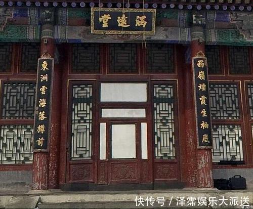 火葬场出上联:“早来晚来早晚得来”,看到下联很是讽刺