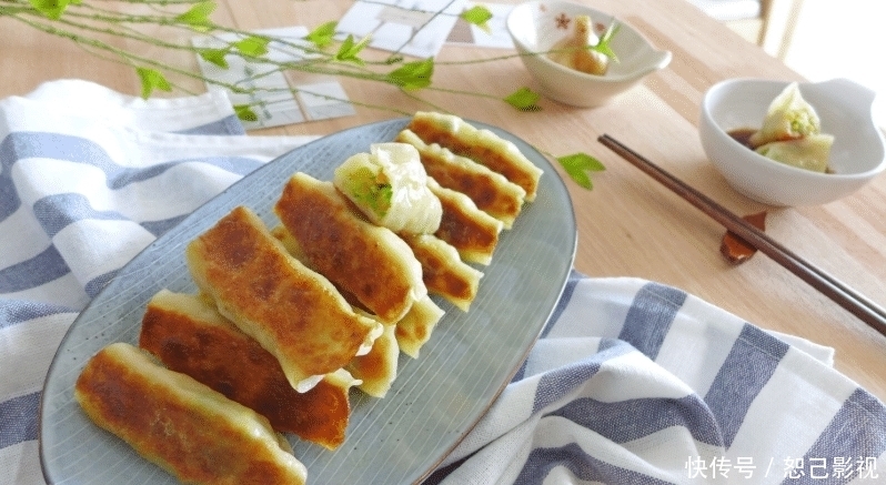 锅贴|木耳茴香鸡蛋馅锅贴,?爱吃面食的朋友有福了,学会了抓紧试一试吧