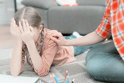 做法|女儿如果喜欢偷偷“夹腿”,妈妈的做法很关键,会影响女儿的一生