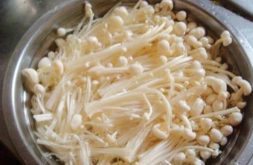 这菜被称作天然“补脑菜”，每天炒一盘，简单易学，脑瓜更聪明