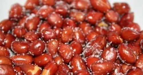 难怪花生炸不香脆，30年大厨：不能直接下锅，关键在下锅前一步