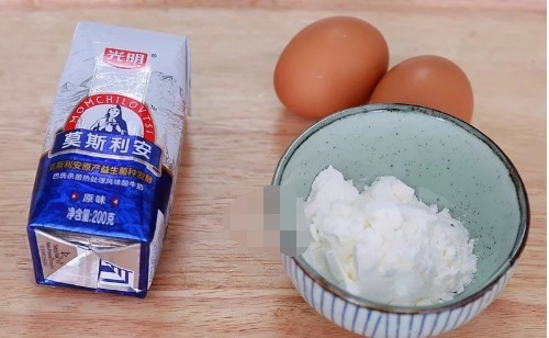 蛋糕|一包酸奶、两个鸡蛋、一勺淀粉,搅一搅就可以做的蛋糕