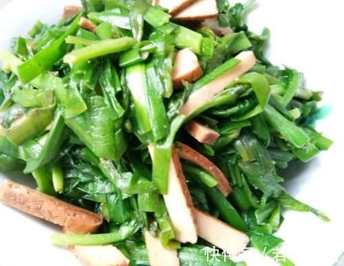 此菜被称为“清肠高手”,每天吃一盘,润肠排臭便,腰围变细2圈