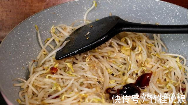 炒豆芽时,有人焯水有人直接炒,做错这一步,豆芽不脆不爽口