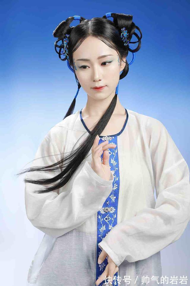 玄晖#原创诗八首·扁舟载得南风便,吹向西湖满地飞