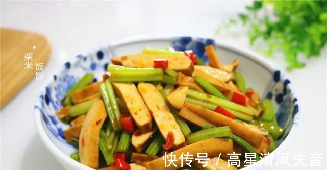 食材|两种食材搭配，大火一炒就上桌，这道快手菜，开胃又美味！
