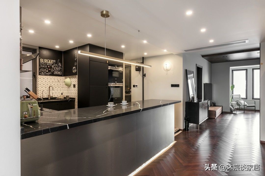 厨房|惊艳!上海夫妻101 m2混搭工业风,出乎意料的高级温柔,很有质感