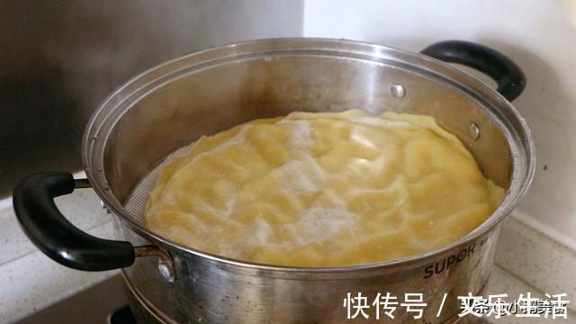面团|开水烙玉米面饼，一次烙15张，又薄又软不用油，低脂营养又好吃