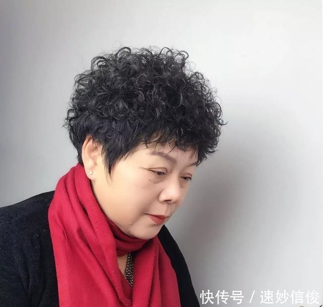 小卷|春节发型别乱剪，14款新时尚发型送给你，剪完让你颜值翻倍