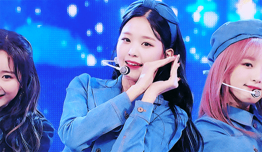 克莱因蓝|“克莱因蓝”太太太火了！这么穿才显白