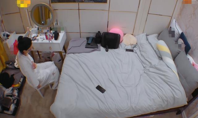 赵丽颖《中餐厅》暴露生活坏习惯，多次晚起床，房间邋遢衣物乱放