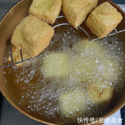 炸豆泡|吃了这碗过年必备～炸豆泡，一口下肚感觉超暖