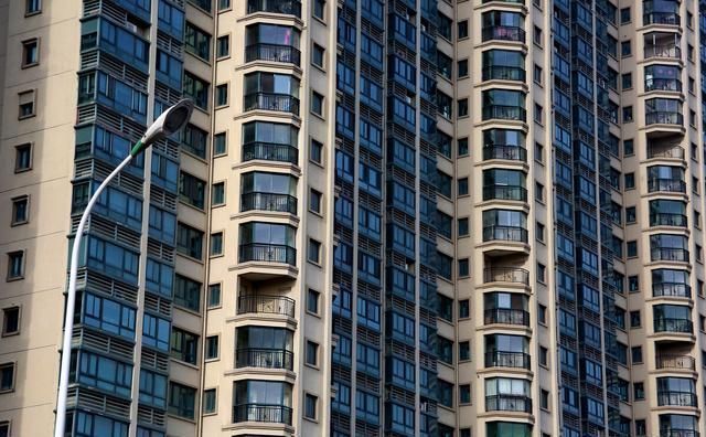 下跌|11370元平米,财经专家尹中卿三四线楼市大落风险大