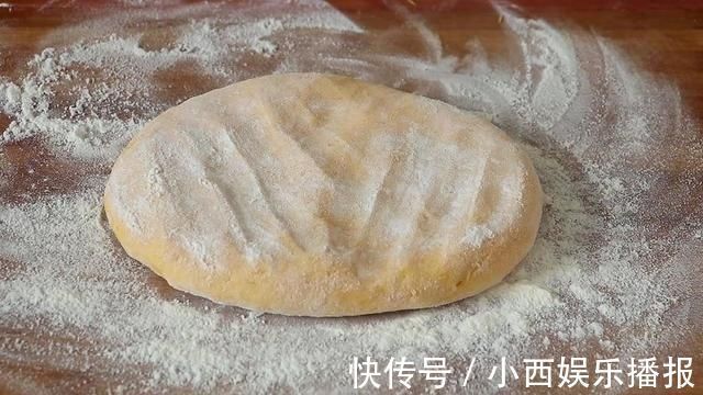 南瓜|南瓜不做南瓜饼，教你1个新做法，不放一滴油，出锅全家抢着吃