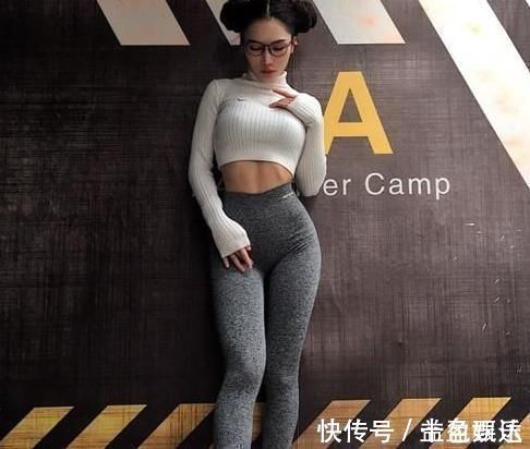 美女 运动范的打底裤美女,展现绝佳的气质,回头率特别高