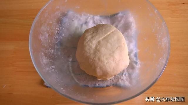 揭秘!奶黄包的家常做法,爆浆流心,软到捏不住