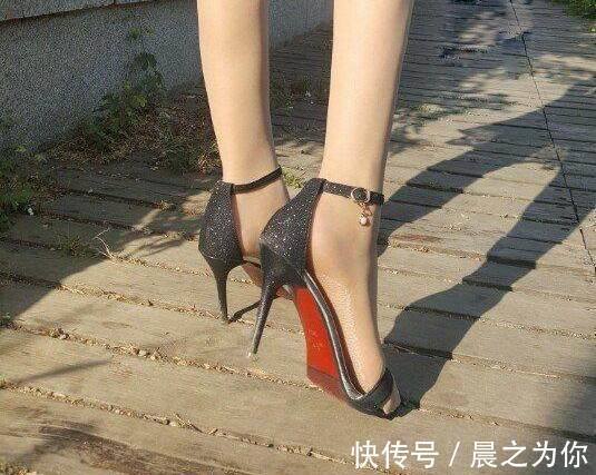 渔网袜 气质不凡的女孩子穿上高跟鞋,秀出玲珑身材女神气场
