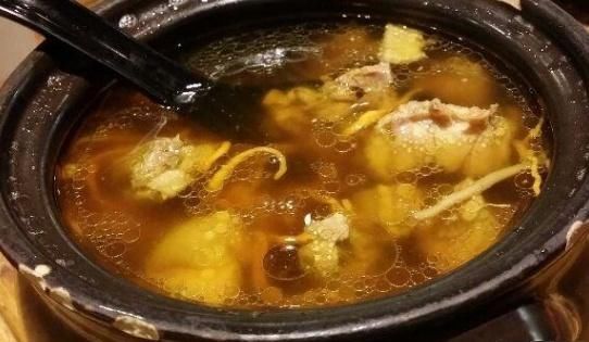 饲料鸡|炖土鸡配料别乱加,少了“这1步”,难怪炖出来没营养,不好喝