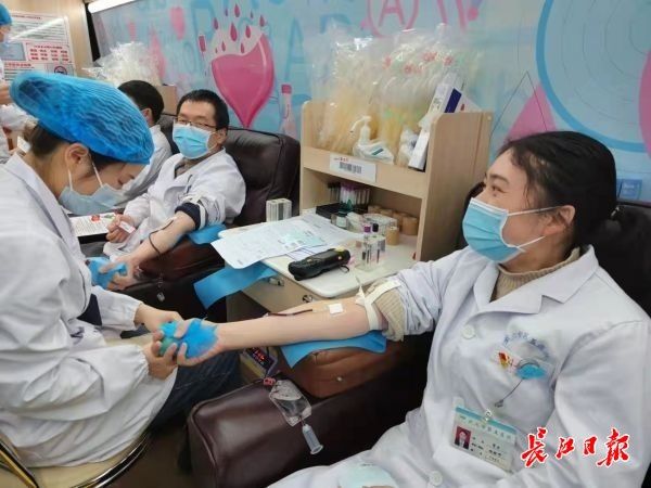 武汉|＂我们不献血，谁来献？武汉三家医院冒雨雪接棒助力生命