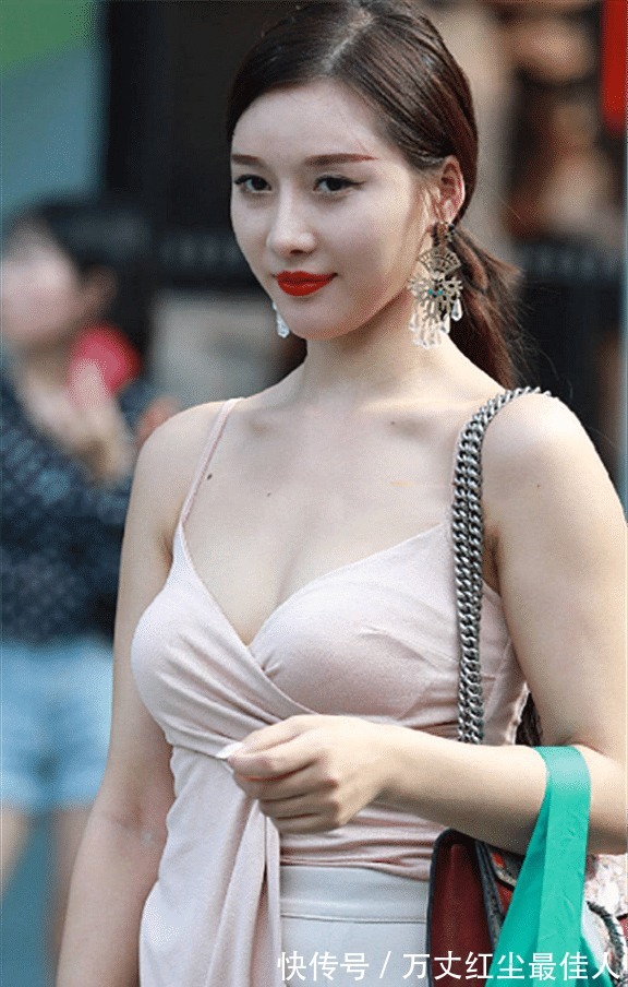 有气质|藕粉色是不好驾驭的颜色,但只要穿对了,优雅美丽有气质