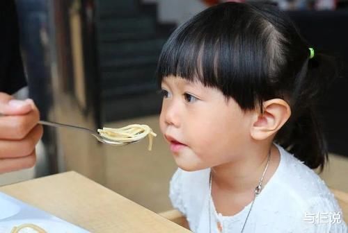 孩子|营养专家:不想孩子成“侏儒”,这3种饭别给孩子吃,建议了解下