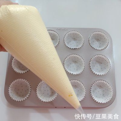 我奶奶教我的原味纸杯小蛋糕的技巧，一定要加它才好吃