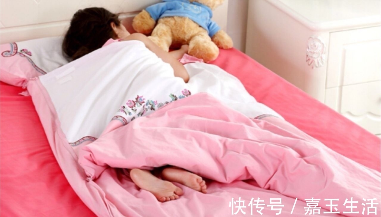 缺钙|孩子睡觉总踢被子,可能不是热,这2种情况,家长要严格重视