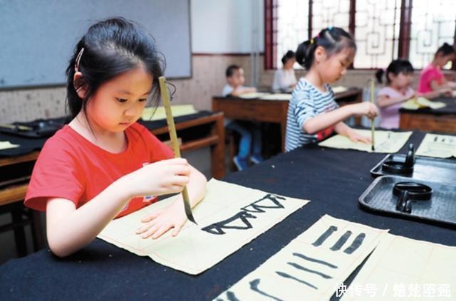 手写|9岁男孩手写“印刷体”,老师都不忍心打叉,网友狂赞:小王羲之