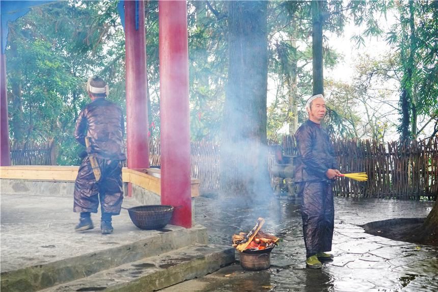 中年|中国最后一个原始部落，被火海吞噬，黔东南还有原始部落值得守护