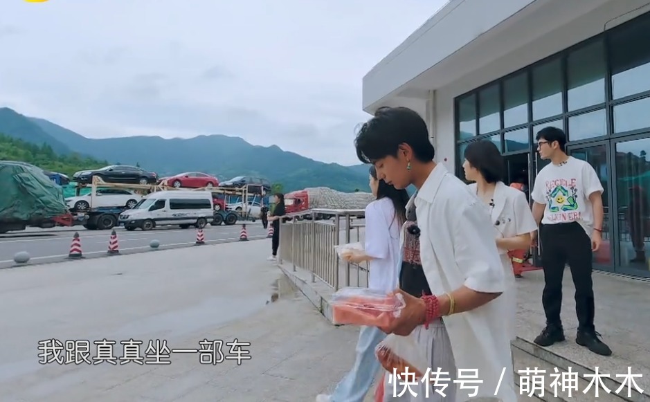 檀健次|《中餐廳5》差評如潮,寧靜試圖造梗搞話題,黃曉明干脆直接放棄