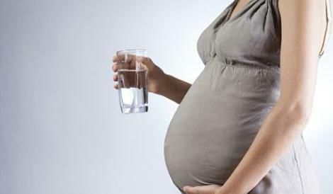 孕妇|喝水也会影响胎儿?医生:孕妇必须避免这两种错误的饮酒习惯