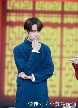 王一博你穿蓝大褂的样子,像极了书中翩翩贵公子,少年未来可期