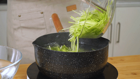 冬天的萝卜是个宝!教你个新做法,爽脆鲜嫩,全家老少都爱吃!