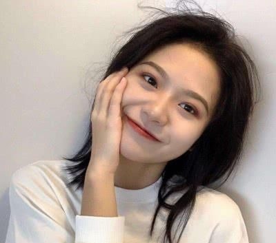 羊毛卷 小仙女注意这3种发型留久了,“发际线”会悄悄上移,特别是第三