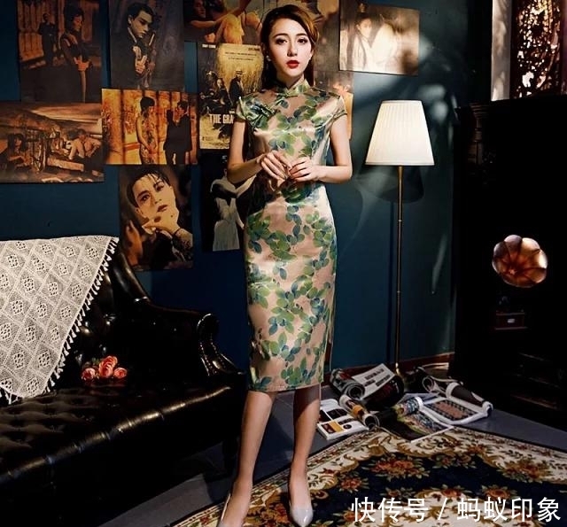 印花丝绸旗袍,修身中长款,陪你一场纸醉金迷!