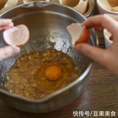 香草精|吃一次就让你忘不了的香蕉可可天然酵母麦芬面包杯