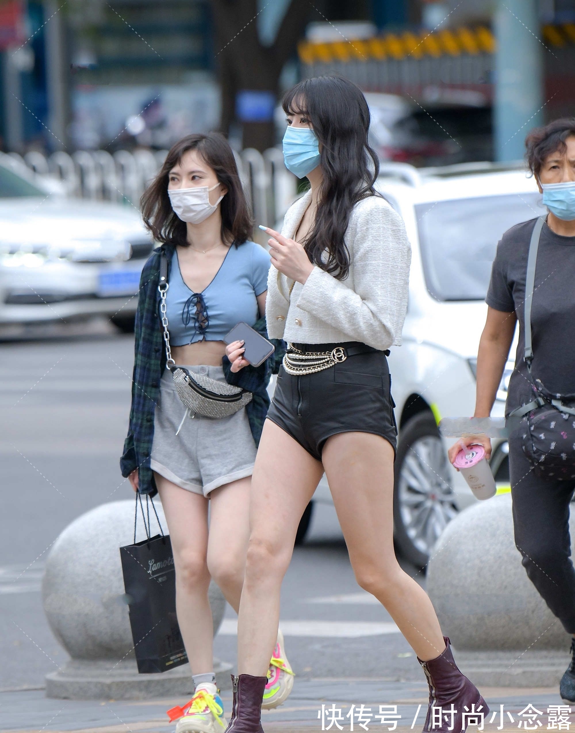 女人味 白色呢子外套搭配黑色裤子,散发着优雅的气息,时尚且成熟